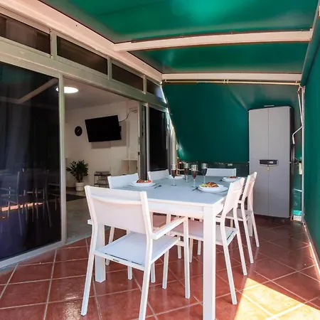 Cosy 1bd Near Playa De Americas, 208 アパート